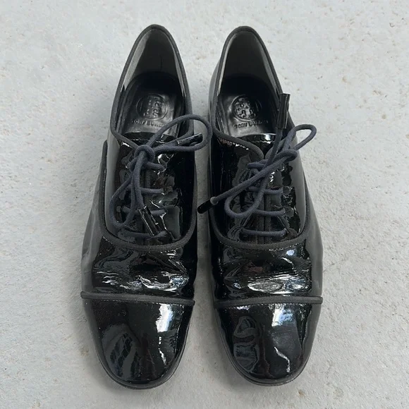 Tory Burch patent leather lace up oxford shoe 8 - Picture 6 of 10